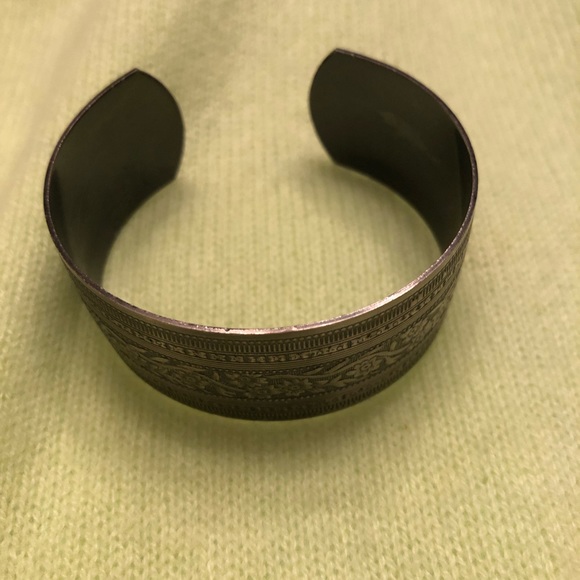 Pewter Cuff Bracelet, beautiful, 6” cuff - Picture 5 of 9